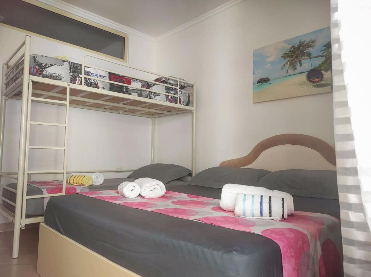 Coastal Retreat - Beach Apartment Vlorë Εξωτερικό φωτογραφία